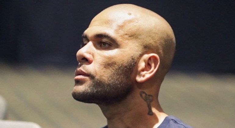 Daniel Alves está preso desde a última sexta-feira em presídio próximo a Barcelona