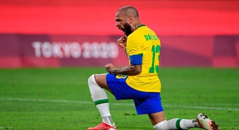 Daniel Alves (lateral-direito) - 38 anos - Sem clube desde setembro de 2021 - Último clube: São Paulo - Valor de mercado: 1 milhão de euros (R$ 6,19 milhões)