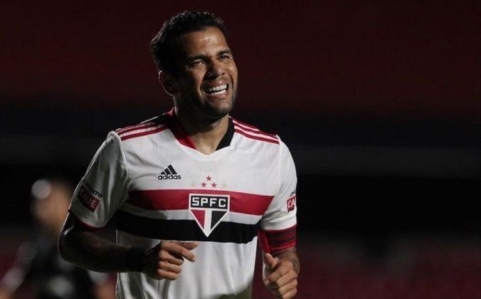 Daniel Alves (lateral-direito) - 38 anos - Sem clube desde setembro de 2021 - Último clube: São Paulo - Valor de mercado: R$12,92 milhões