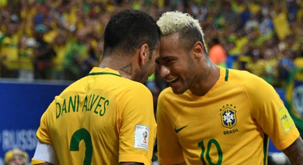 Daniel Alves, Neymar e Alisson estão entre os indicados à seleção dos melhores do mundo em 2020/21
