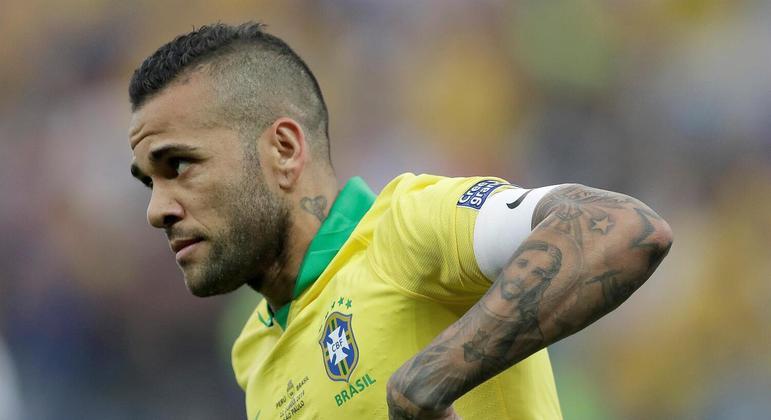 Daniel Alves está preso provisoriamente sob acusação de estupro
