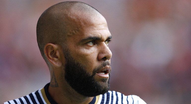 Daniel Alves presta novo depoimento à Justiça espanhola nesta segunda-feira
