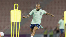 Daniel Alves é criticado por ficar no banco contra a Suíça: ‘Foi levado para tocar pandeiro’