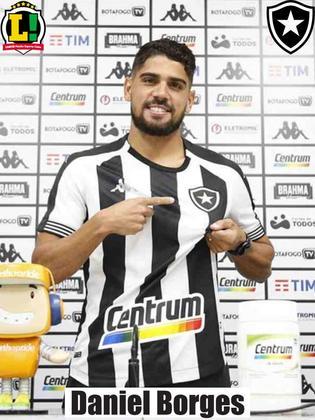 Daniel Borges - 6,0 - Foi bem na defesa, cortando as jogadas do adversário e recuperando a posse para o Botafogo.