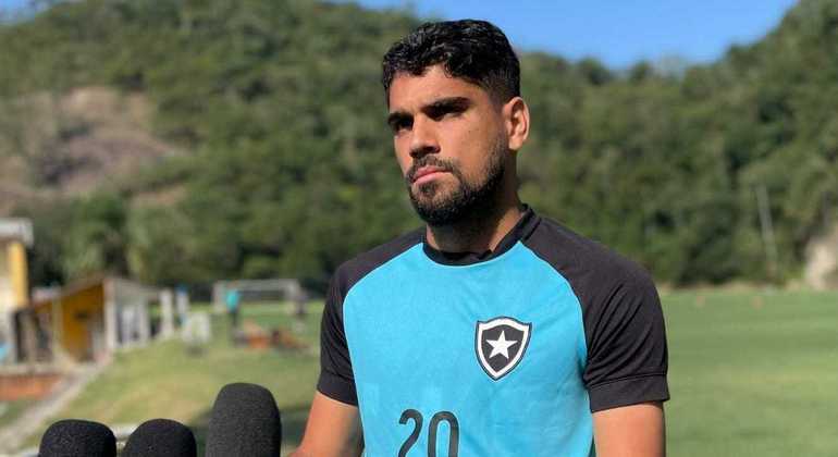 Daniel Borges em entrevista coletiva antes do treino do Botafogo