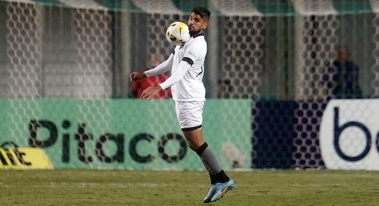 Daniel Borges, lateral do Botafogo que está improvisado no lado esquerdo