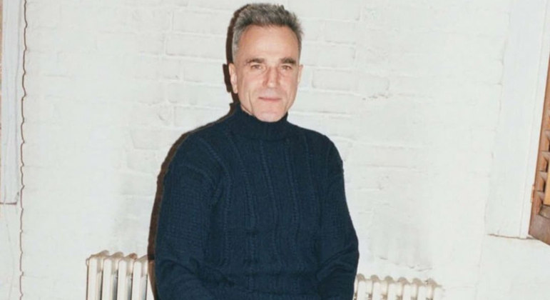Daniel Day-LewisDaniel Day-Lewis se aposentou de Hollywood no auge, logo após conquistar o seu terceiro Oscar pelo papel em Trama Fantasma. O filme, inclusive, foi um dos motivadores para o fim da carreira do ator, de 65 anos. Day-Lewis disse que resolveu se aposentar depois de ser tomado por um sentimento de tristeza durante as gravações