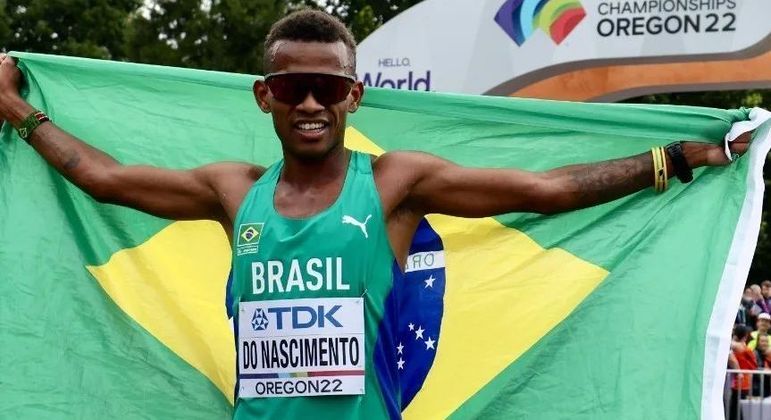 Daniel do Nascimento, da maratona, é mais um atleta com o passaporte carimbado para Paris. Danielzinho, como é conhecido, foi o primeiro brasileiro do atletismo a alcançar o índice olímpico