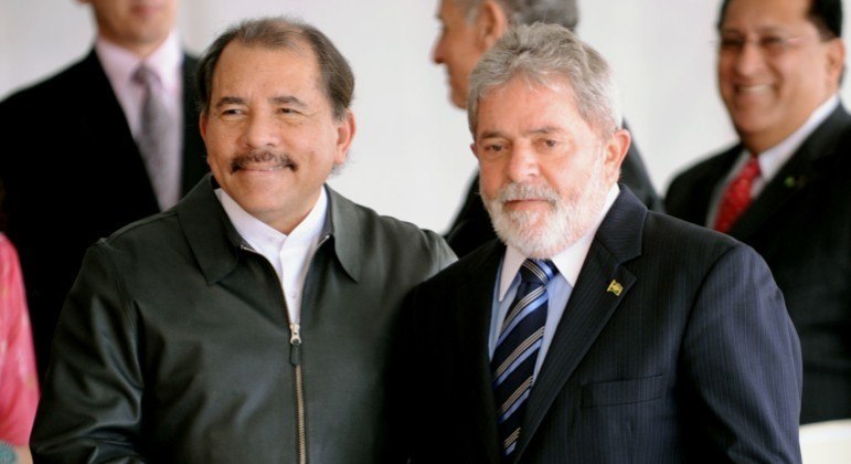 Daniel Ortega e o ex-presidente Lula em um encontro em 2010