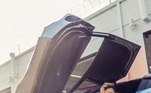 Além de todos os cômodos, a mansão tem espaço
para guardar alguns dos carros do piloto