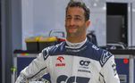 Daniel Ricciardo está de volta ao grid da Fórmula 1! Após ter sido substituído por Oscar Piastri na McLaren no final da temporada de 2022, o australiano foi selecionado para ocupar o lugar de Nyck De Vries, que teve resultados frustrantes em sua temporada de estreia. O veterano retorna para as pistas no Grande Prêmio da Hungria, que acontece neste domingo (23). O curioso é que, na AlphaTauri, o piloto chega para substituir ele mesmo. Entenda: