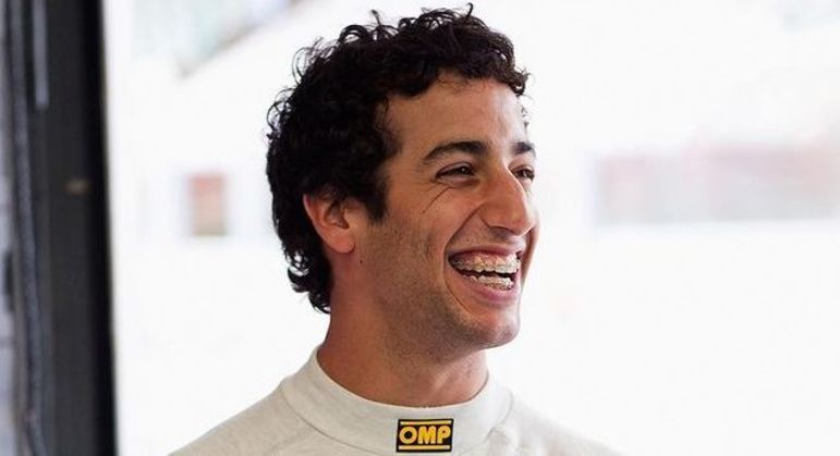 ... Daniel Ricciardo! O piloto chegou na Toro Rosso em 2012, para formar a dupla com o francês Jean-Éric Vergne. Ele permaneceu no time até o fim da temporada de 2013. No ano seguinte, em 2014, ele foi para a Red Bull para substituir Max Webber e pilotar ao lado de Sebastian Vettel