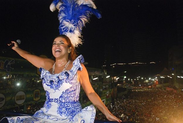 Daniela Mercury levou aos foliões sucessos de 40 anos de carnaval e muito mais.
