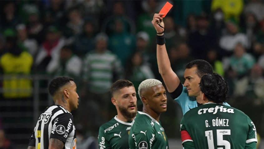 Expulsões de Danilo e Scarpa escancaram a diferença técnica entre os reservas e titulares do Palmeiras