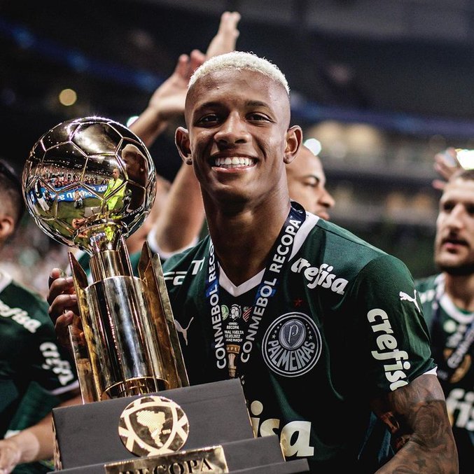 Palmeiras faz leilão de Danilo. Convocações de Tite desvalorizaram. E agora?