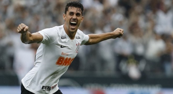 Danilo Avelar - lateral-esquerdo - Corinthians - 6,09