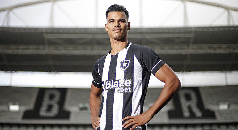Danilo Barbosa assinou com o Botafogo até o fim de 2025