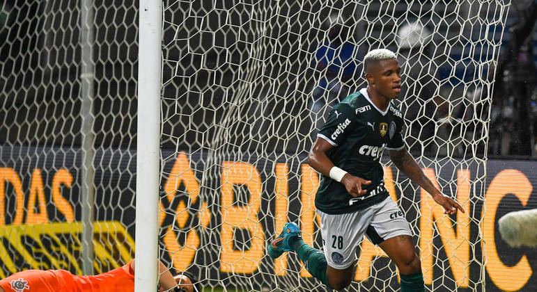 GOOOOOOOOOOOOOOLLLLL!! Danilo abre o placar para o Verdão