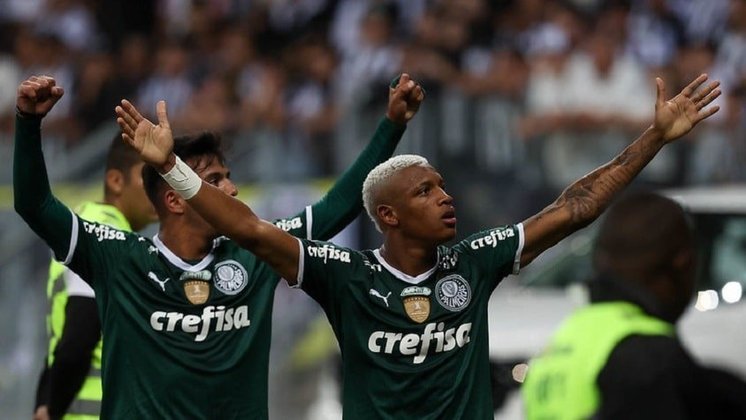 Danilo (Palmeiras): 19 anos e 4 meses: o volante estreou na vitória do Palmeiras por 2x1 em cima do Red Bull Bragantino, em 06/09/2020.