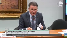 Relator lê parecer favorável à reforma administrativa