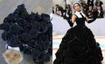 Darla, uma lulu-da-pomerânia, vestida de Cardi B 