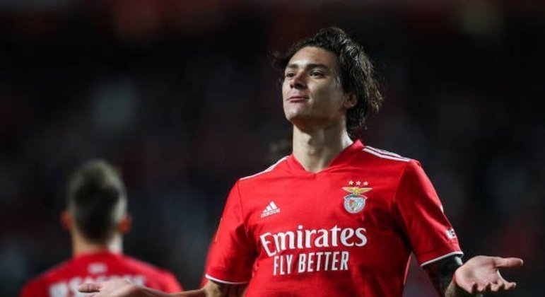 Darwin Nuñez: Atacante do Benfica, é alvo de interesse de grandes clubes da Europa para a próxima temporada, segundo o "The Athletic". Chelsea e Paris Saint-Germain são dois dos principais candidatos pela contratação do jovem uruguaio