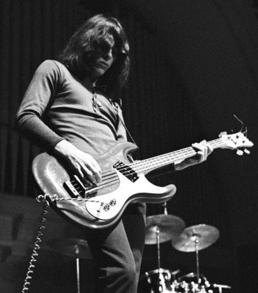Dave Alexander - Baixista americano da banda The Stooges - Morreu em 10/2/1975 - Edema pulmonar. 
