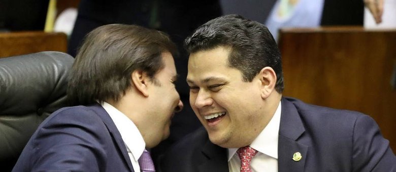 Rodrigo Maia e Alcolumbre foram negociar, mas governo não passa recibo