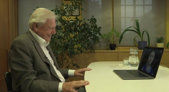 Greta conversou por Skype com o apresentador e naturalista britânico David Attenborough