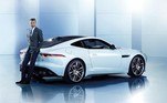 A marca de carros Jaguar também quis Beckham como embaixador. Os valores da negociação não foram divulgados, mas o craque recebeu um Jaguar F-Type avaliado em 140.000 euros (R$ 920.000) para adicionar em sua garagem de carros luxuosos