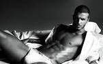 A marca de roupas luxuosas Empório Armani também contratou David Beckham. O ídolo inglês recebeu 20 milhões de euros (R$ 131 milhões na cotação atual) para modelar calças e roupas de baixo para a marca italiana