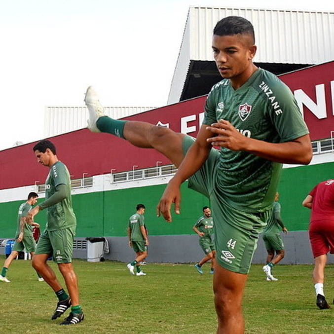 David Braz em treino com elenco do Fluminense, no CT Carlos Castilho