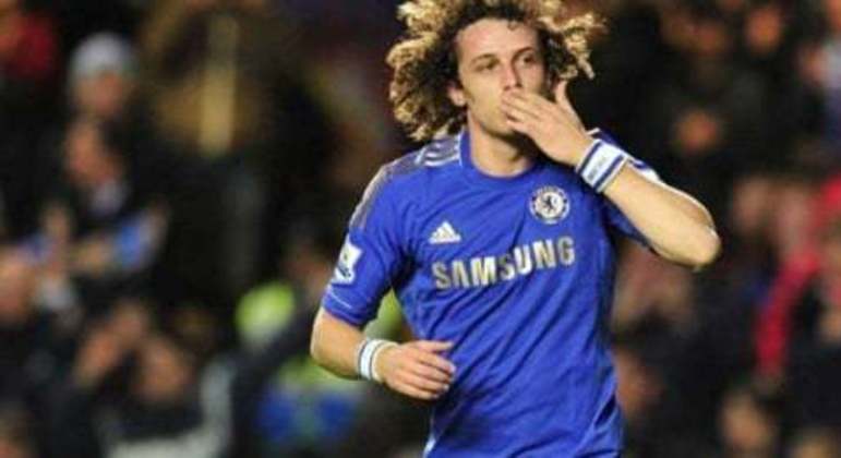 David Luiz - Após passagem marcante pelo Benfica, David Luiz foi contratado pelo Chelsea em 2011 por 25 milhões de euros. Ficou no clube durante quatro temporadas até ser vendido ao Paris Saint-Germain por 49,5 milhões de euros em 2014. Entretanto, depois de dois anos, o Chelsea levou o defensor de volta ao Stamford Bridge por 35 milhões de euros