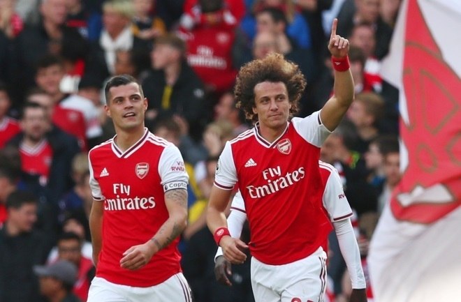 Jogador do Chelsea até o final da última temporada, David Luiz brilhou e deu a vitória ao Arsenal sobre o Bournemouth. Com 15 pontos, o time londrino é o 3º colocado da Premier League até aqui
