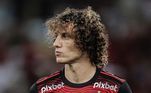 David Luiz fez parte da zaga brasileira na Copa do Mundo de 2014 e, atualmente, defende o Flamengo