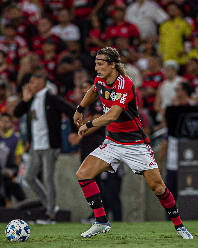AGORA  David Luiz sente dores e está fora de jogo do Flamengo