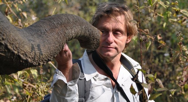 David Raubenheimer com elefante