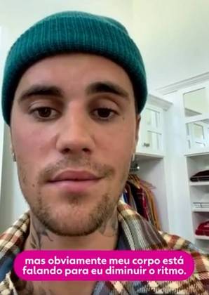 De acordo com a assessoria do cantor, a atitude foi para preservar a saúde. Em junho, Bieber revelou estar com paralisia facial, o que, claro, dificulta o canto. O quadro clínico não foi atualizado para a  imprensa desde então e por isso muita gente acredita que o show de Justin teve playback. 