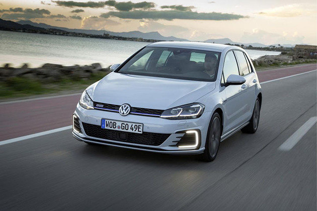 De acordo com a KBB, o Golf, produzido pela Volkswagen, sofreu uma depreciação que chegou a 13,74%. 