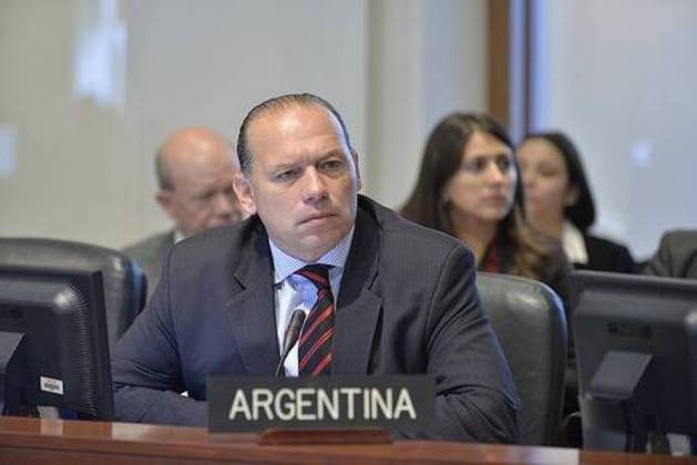 De acordo com o ministro da Segurança da província de Buenos Aires, Sergio Berni, foram registradas ao menos 150 ações coordenadas de saques nas áreas da periferia de argentina.
