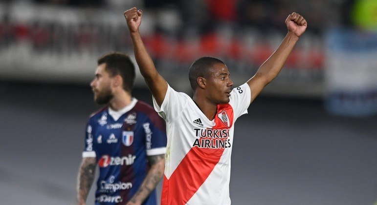 De La Cruz comemora o gol diante do Fortaleza pela Libertadores 2022 na Argentina