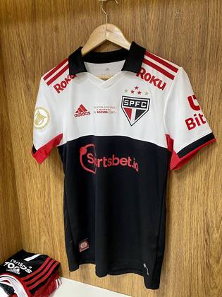 Nova terceira camisa é inspirada no agasalho da equipe campeã mundial e da Libertadores em 1992