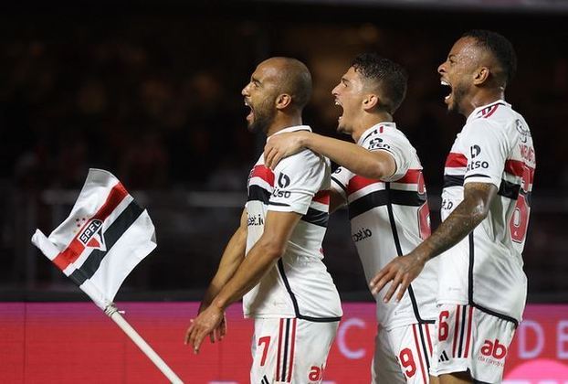 São Paulo e Corinthians jogam pela vaga na Final; Veja momento dos times