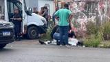 Vendedor de carros morre ao ser arremessado contra muro; vídeo