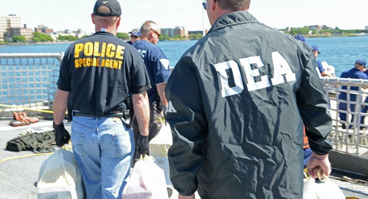 https://img.r7.com/images/dea-agents-21052021182609042