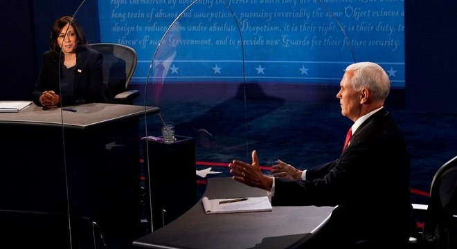 Barreira de acrílico separou os candidatos à vice-presidência dos EUA