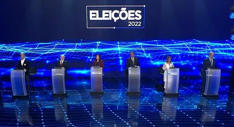 Presidenciáveis D'Avila, Lula, Tebet, Bolsonaro, Soraya e Ciro reunidos durante o debate