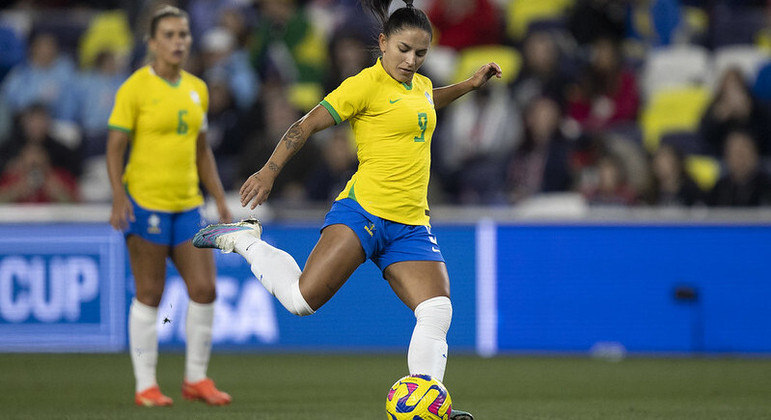 DebinhaA jogadora é uma das grandes expectativas da seleção feminina de futebol para a Copa do Mundo de 2023. A competição, que acontece na Austrália e na Nova Zelândia, pode ser o palco da dominância de Debinha nos gramados 