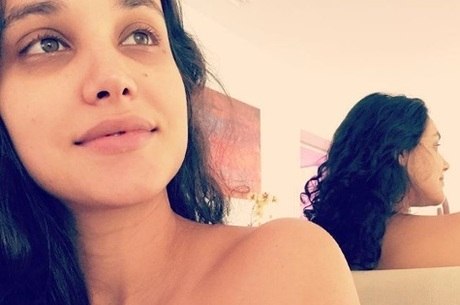 debora nascimento amamentando