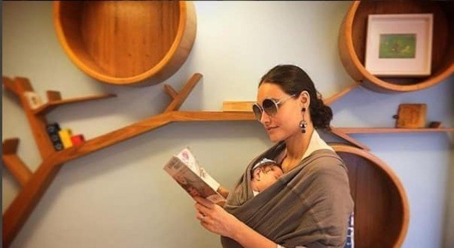 debora nascimento sling sabrina sato